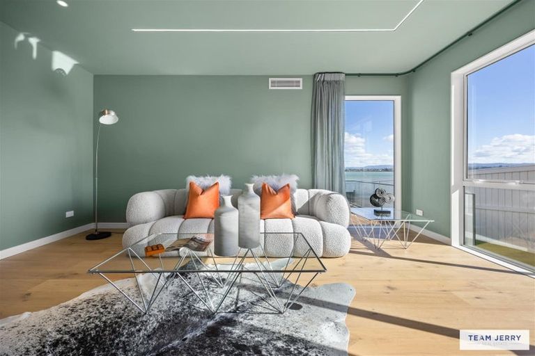 Photo of property in 4 Seawind Way, Hobsonville, 0616