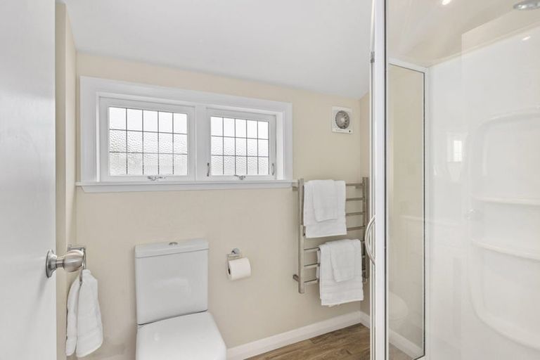 Photo of property in 17 Firth Terrace, Karori, Wellington, 6012