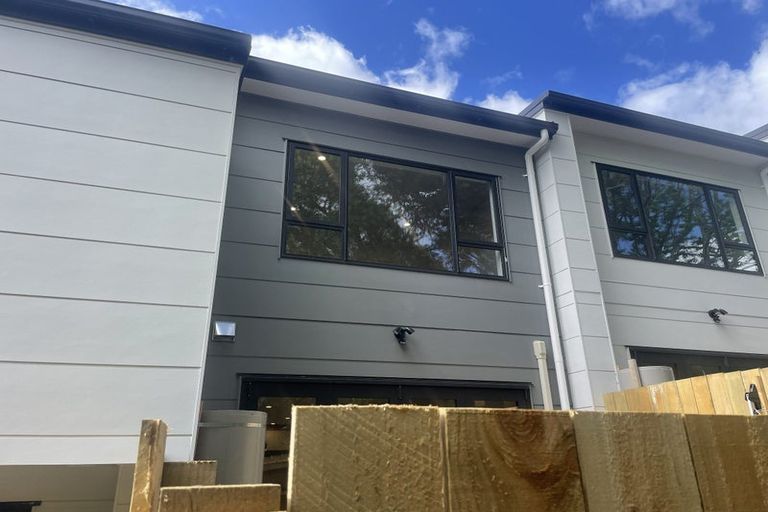 Photo of property in 6c Aralia Road, Sunnynook, Auckland, 0620