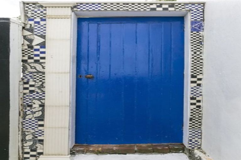 Photo of property in 330 The Esplanade, Island Bay, Wellington, 6023