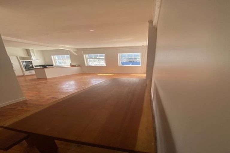 Photo of property in 2u1 King Street, Mount Cook, Wellington, 6021