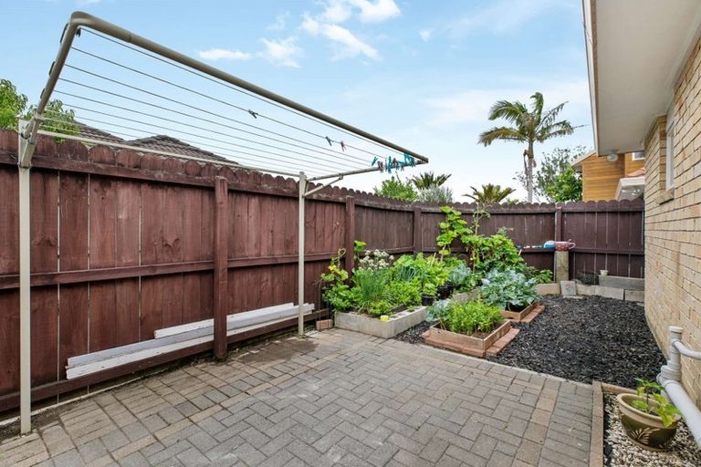 Photo of property in 1/9 Faldo Drive, Golflands, Auckland, 2013