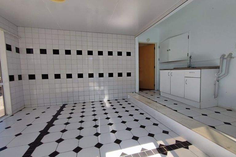 Photo of property in 59 Beach Road, Castor Bay, Auckland, 0620