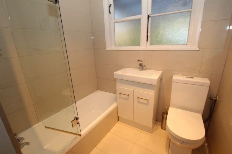 Photo of property in 245 Great North Road, Henderson, Auckland, 0612