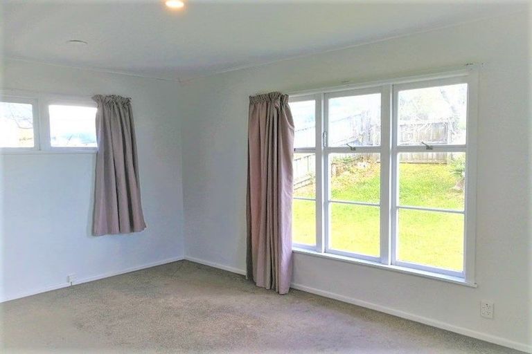 Photo of property in 2/3 Bruce Road, Glenfield, Auckland, 0629