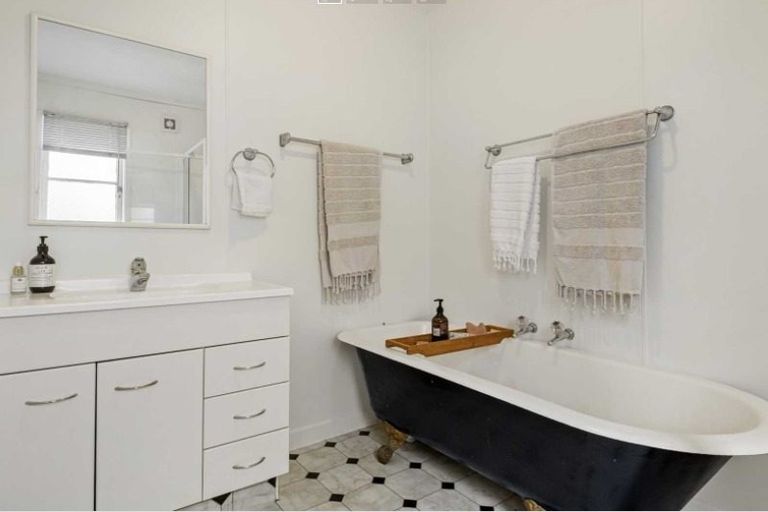 Photo of property in 59 Verran Road, Birkenhead, Auckland, 0626