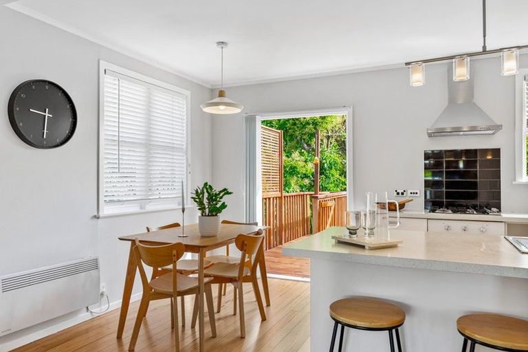 Photo of property in 242 Henderson Valley Road, Henderson, Auckland, 0612