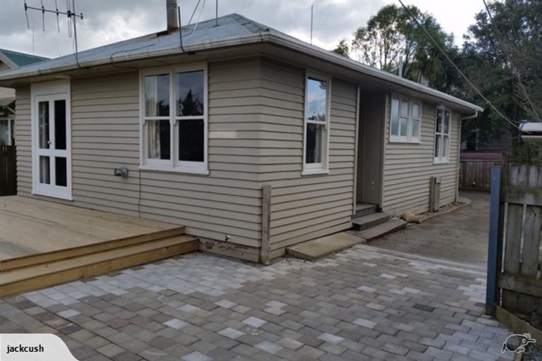 Photo of property in 21 Perrin Place, Kelvin Grove, Palmerston North, 4414