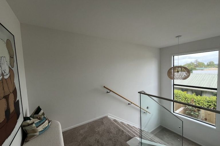 Photo of property in 27c Dawnhaven Drive, Te Atatu Peninsula, Auckland, 0610