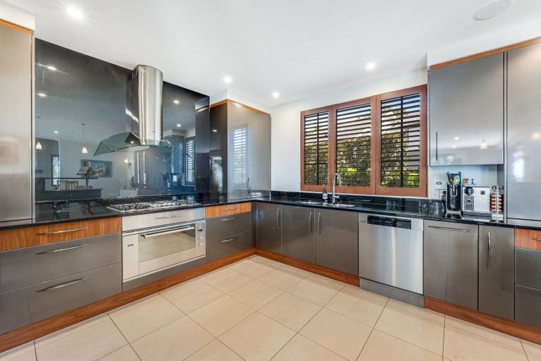 Photo of property in 2 Glenoaks Rise, Mellons Bay, Auckland, 2014