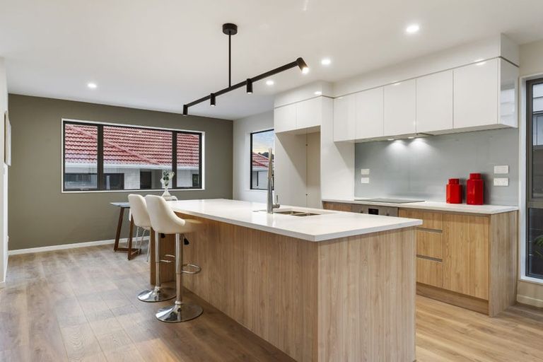 Photo of property in 1d Stottholm Road, Titirangi, Auckland, 0604