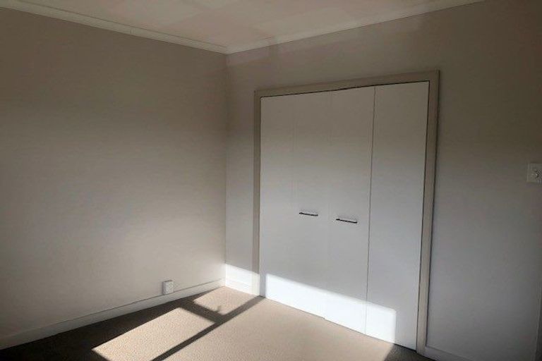 Photo of property in 37 Singers Road, Korokoro, Lower Hutt, 5012