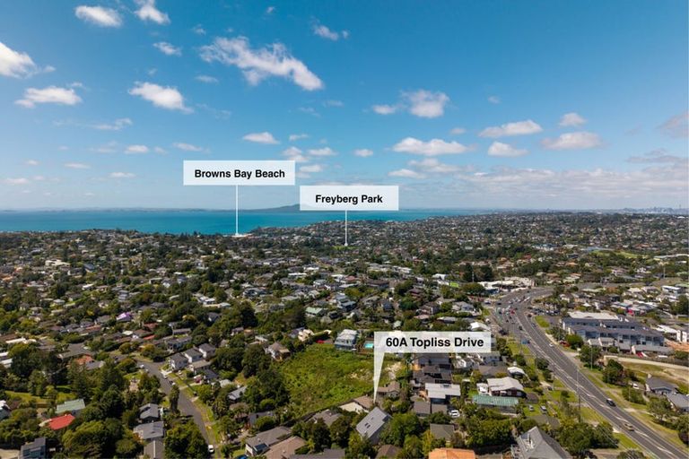 Photo of property in 60a Topliss Drive, Northcross, Auckland, 0632