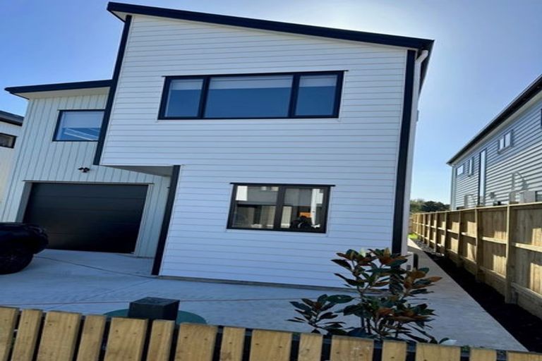 Photo of property in 33 Pilot Drive, Hobsonville, Auckland, 0616
