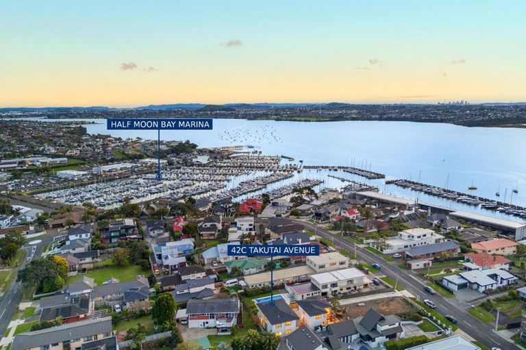 Photo of property in 42c Takutai Avenue, Half Moon Bay, Auckland, 2012
