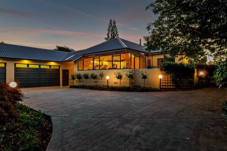 Photo of property in 92 Govett Avenue, Frankleigh Park, New Plymouth, 4310