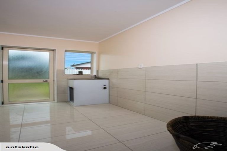 Photo of property in 11 Rosemead Place, Randwick Park, Auckland, 2105