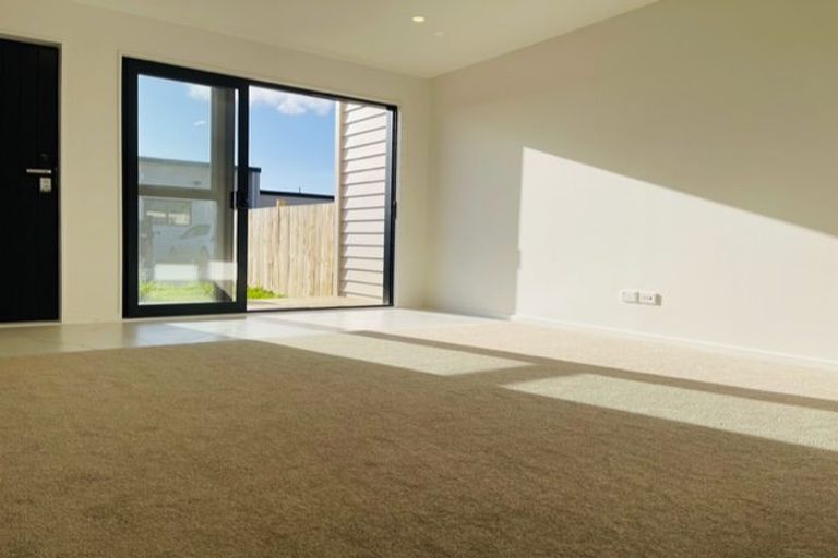 Photo of property in 15a Poruru Close, Papakura, 2110