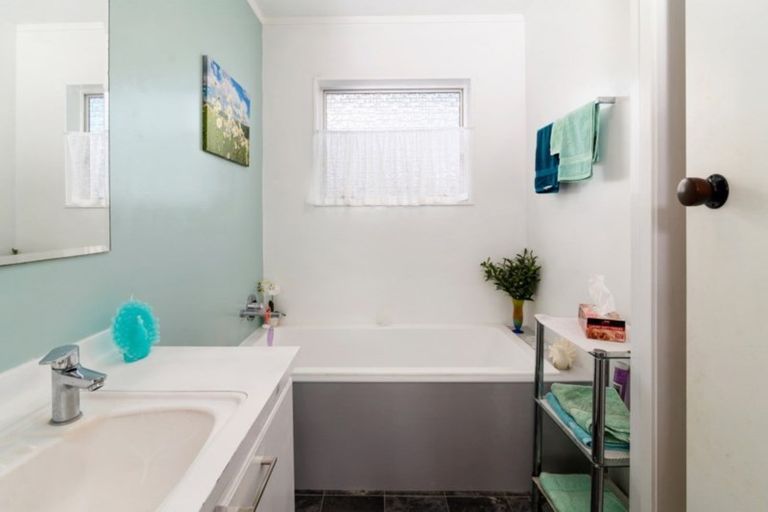 Photo of property in 29 Pohutukawa Drive, Owhata, Rotorua, 3010