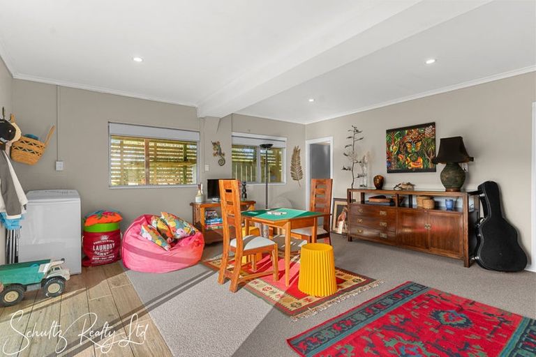 Photo of property in 23 Oxford Street, Whakapirau, 0583