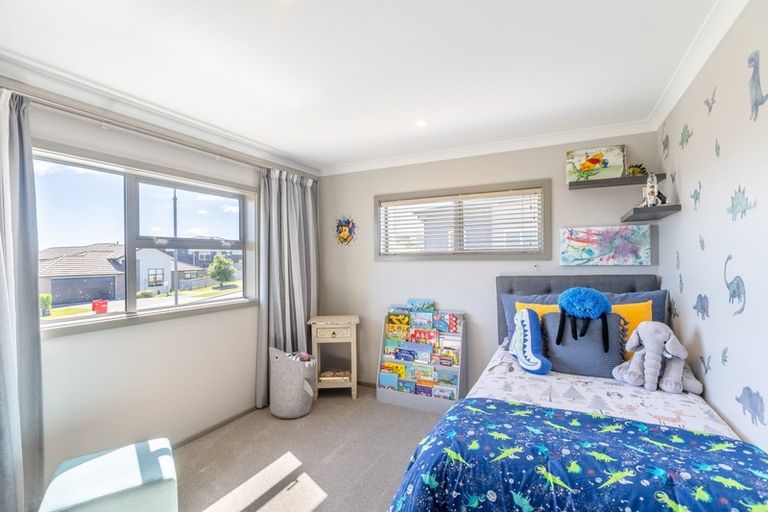Photo of property in 90b/1 Endeavour Drive, Whitby, Porirua, 5024