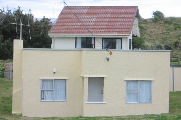 Photo of property in 10 Trafalgar Street, Foxton Beach, Foxton, 4815
