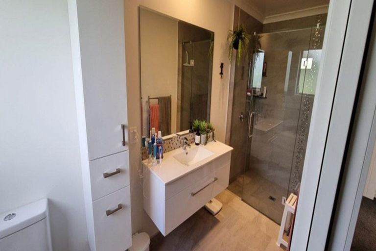 Photo of property in 9 Waipuna Grove, Levin, 5571