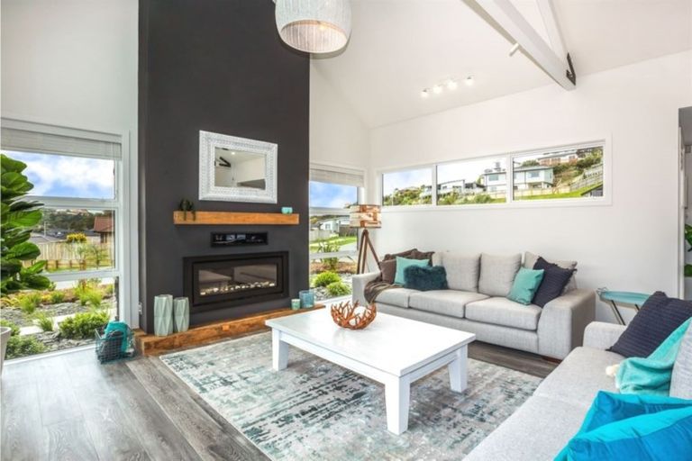 Photo of property in 195 Navigation Drive, Whitby, Porirua, 5024