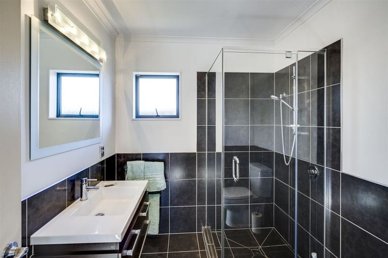 Photo of property in 32 Tasman Drive, Poraiti, Napier, 4112