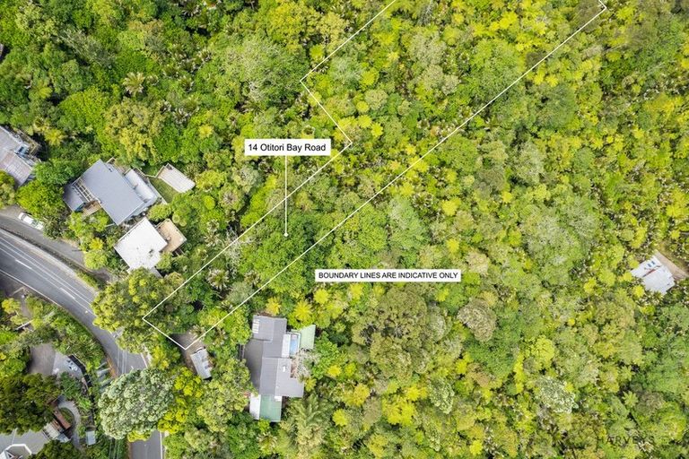 Photo of property in 14 Otitori Bay Road, Titirangi, Auckland, 0604