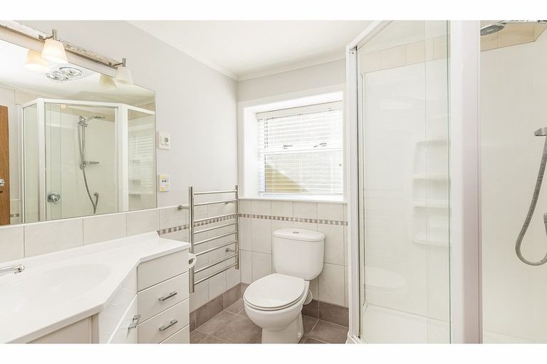 Photo of property in 56 Lincoln Avenue, Tawa, Wellington, 5028