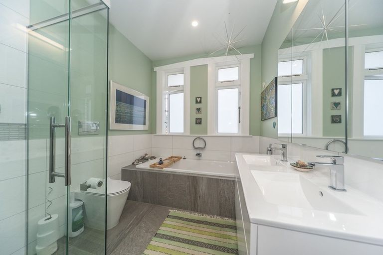 Photo of property in 19 Overtoun Terrace, Hataitai, Wellington, 6021