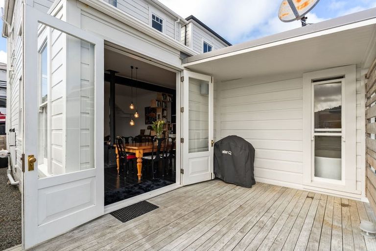 Photo of property in 66 Roxburgh Street, Mount Victoria, Wellington, 6011