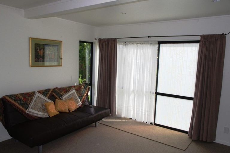 Photo of property in 3 Nadine Place, Mangere Bridge, Auckland, 2022
