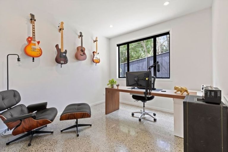 Photo of property in 70b Colwill Road, Massey, Auckland, 0614