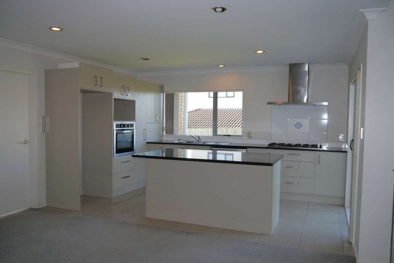 Photo of property in 4 Liscooly Place, Flat Bush, Auckland, 2019