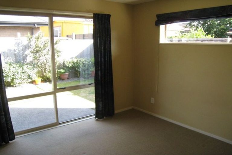 Photo of property in 16 Lindores Street, Addington, Christchurch, 8024