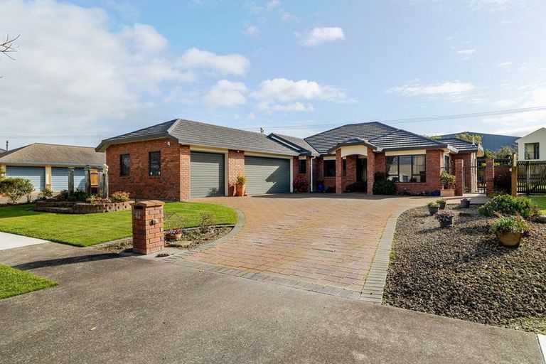 Photo of property in 62 Royal Oak Drive, Kelvin Grove, Palmerston North, 4414