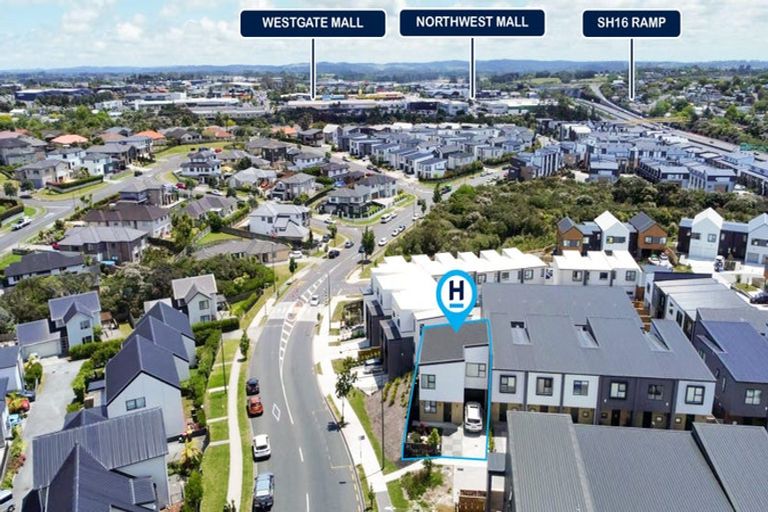 Photo of property in 22 Heketara Way, Massey, Auckland, 0614