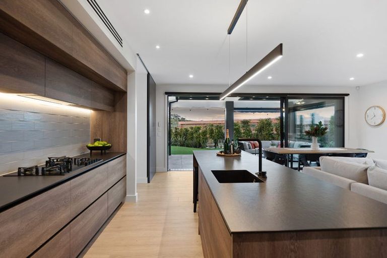 Photo of property in 9 Ridgelea Road, Long Bay, 0792