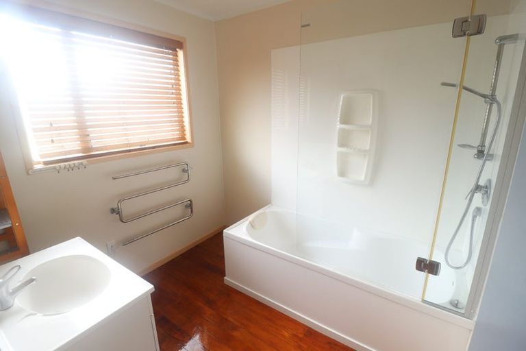 Photo of property in 10 Celeste Place, Totara Vale, Auckland, 0627