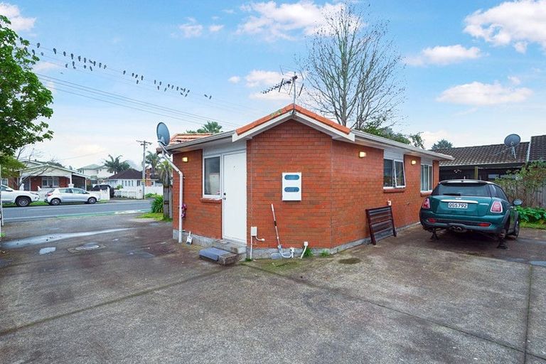 Photo of property in 92 Portage Road, New Lynn, Auckland, 0600