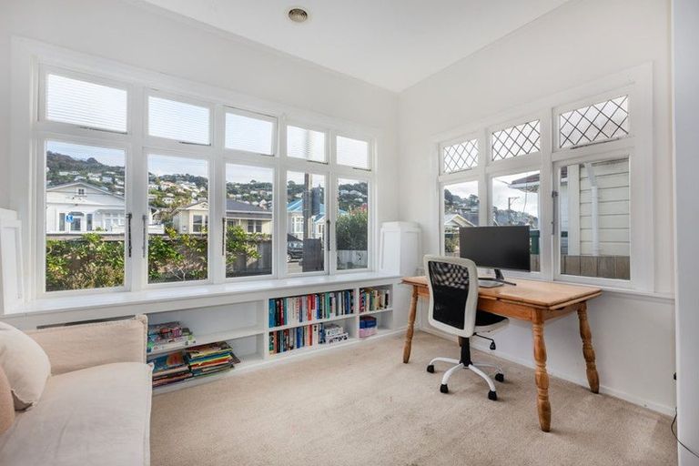 Photo of property in 137 Onepu Road, Lyall Bay, Wellington, 6022