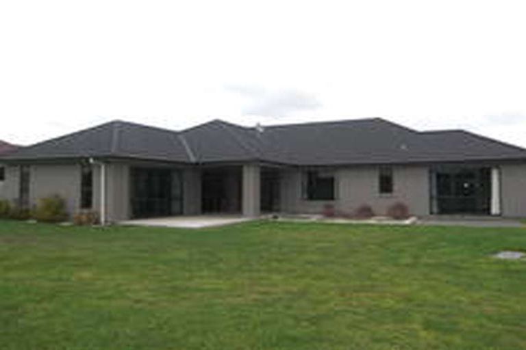 Photo of property in 14 Gibbston Close, Huntington, Hamilton, 3210