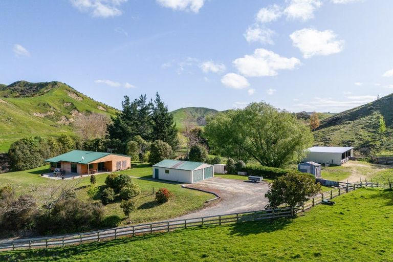 Photo of property in 222 Mackenzie Road, Kahuranaki, Havelock North, 4295
