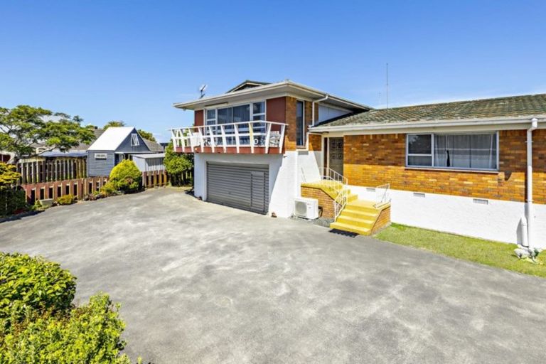 Photo of property in 1/580 Massey Road, Mangere, Auckland, 2022