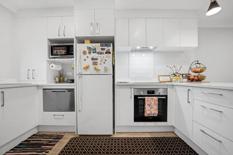 Photo of property in 70 Paretaiuru Crescent, Papakura, 2110