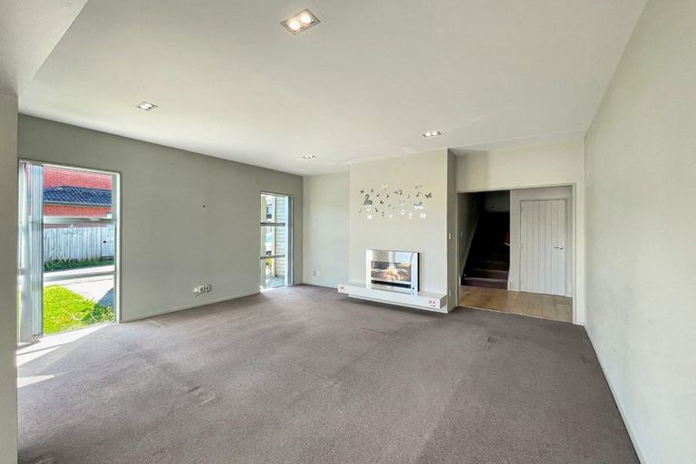 Photo of property in 8 Mana Lane, Pinehill, Auckland, 0632