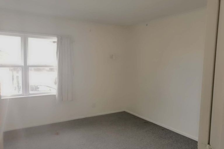 Photo of property in 1/30 Bruce Road, Glenfield, Auckland, 0629