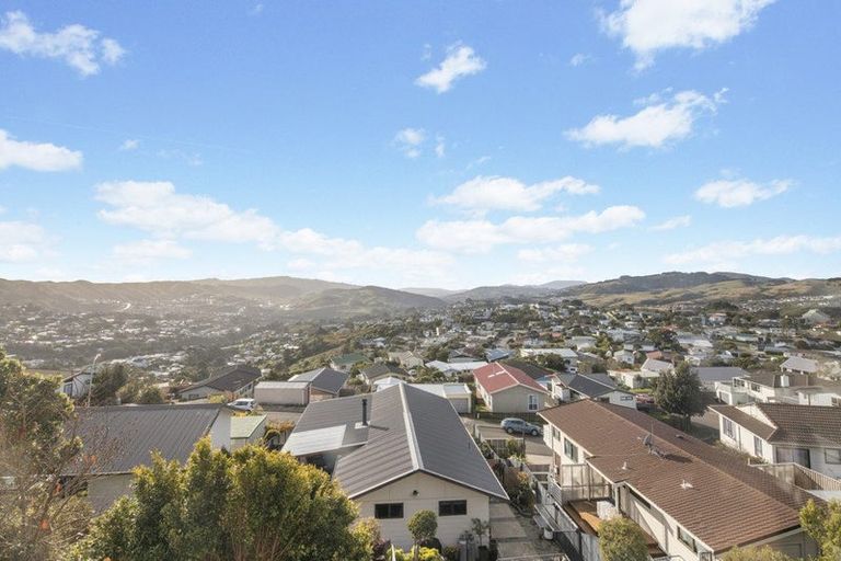 Photo of property in 63 Ruskin Road, Newlands, Wellington, 6037